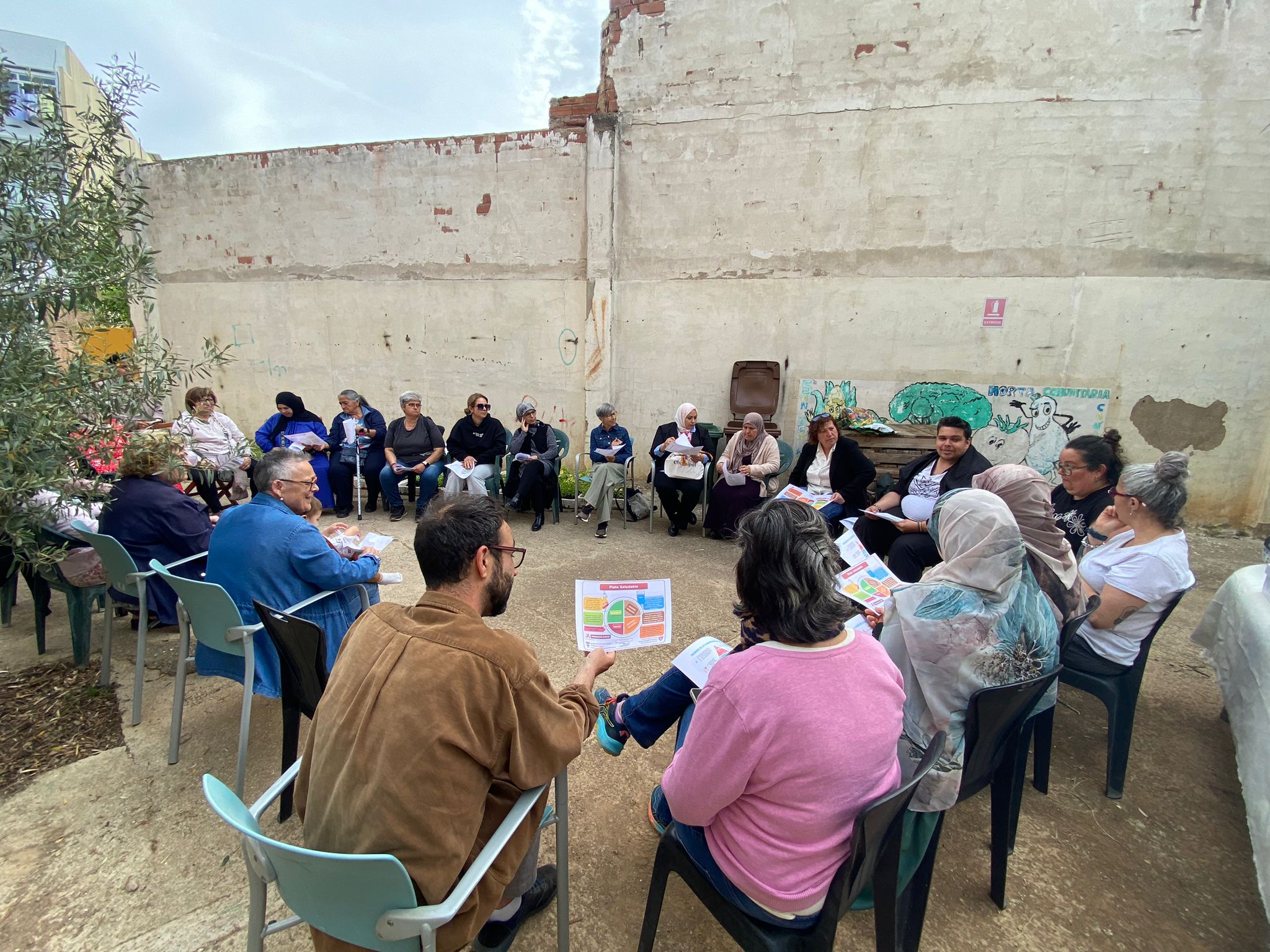 El grup Dret Humà a l’aigua  va participar a l’activitat “Tarda a l’horta de Ca n’Anglada”, el dijous 7 de maig.